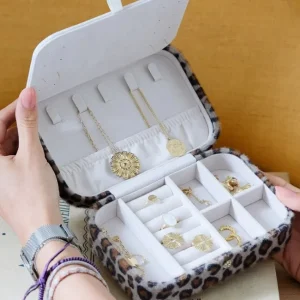 Boîte à Bijoux de Voyage Brigitte Velours Léopard, Maison Scarlett