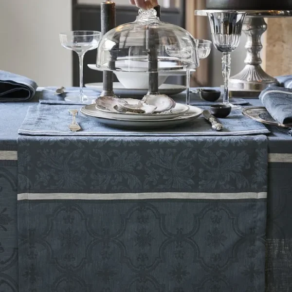 Chemin de table Armoiries Lin Céruléen, Le Jacquard Français
