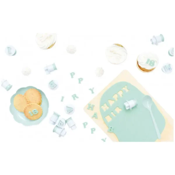 Seau 36 découpoirs éjecteurs chiffres et lettres, Scrapcooking